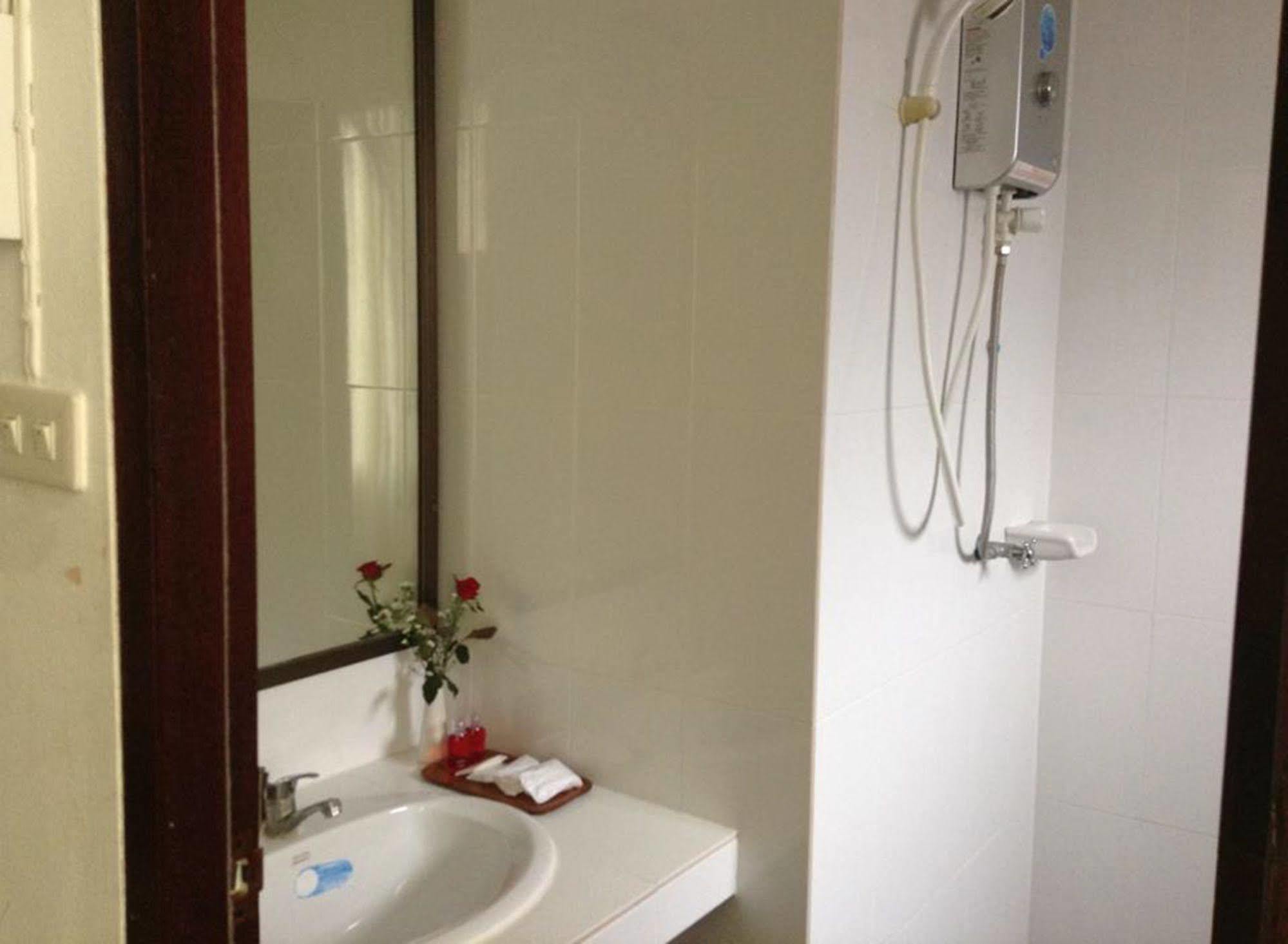 Vipa House Hotel Chiang Mai Luaran gambar